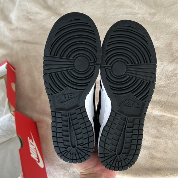 Size 8 womens nike panda dunk low brand new never used - Picture 6 of 7